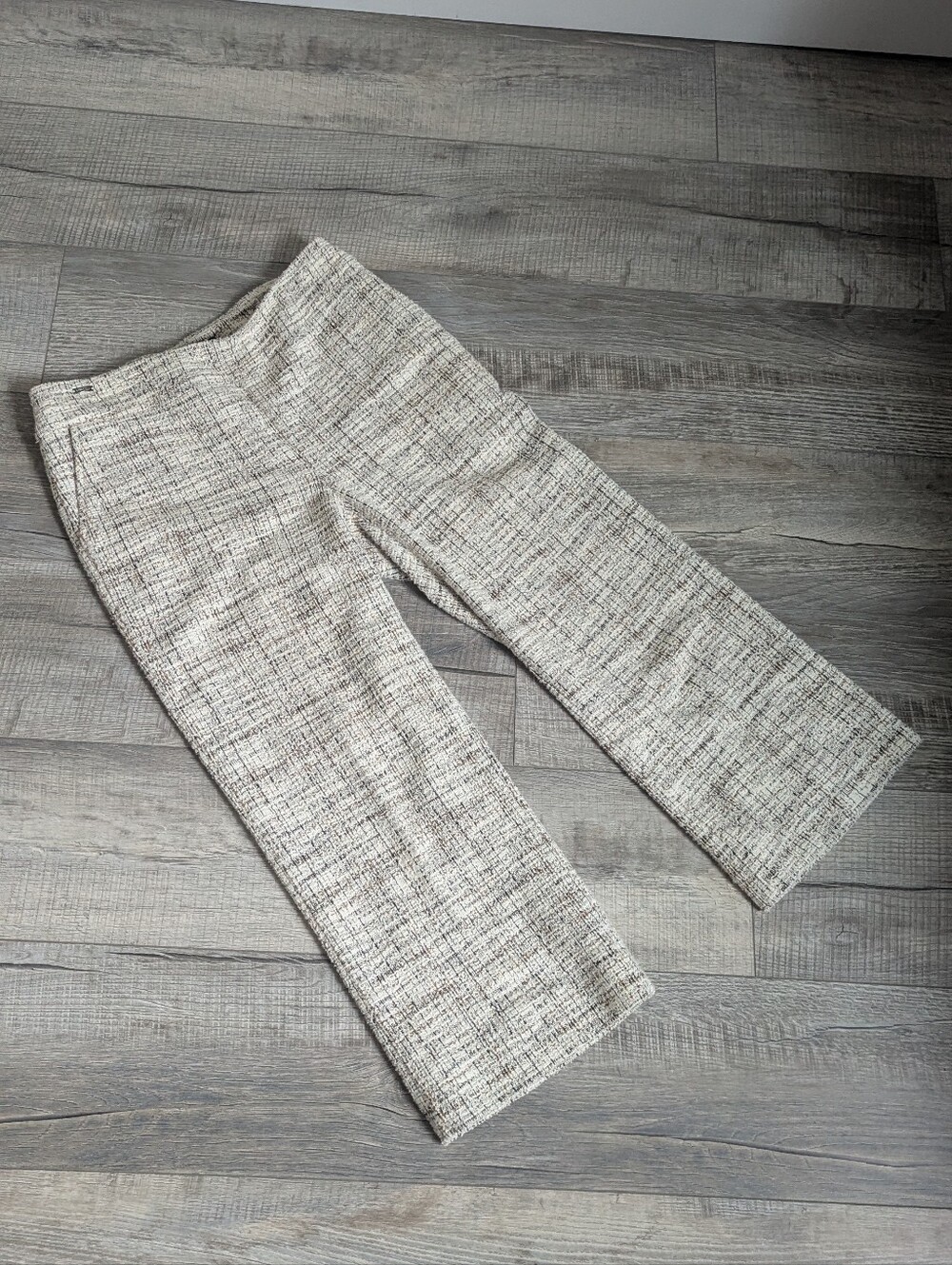 LISETTE Cream and Black Bouclé Knit 3 1/4 Pant Size 6